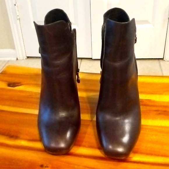 Andrew Marc square toe high heel ankle boots - Picture 2 of 8